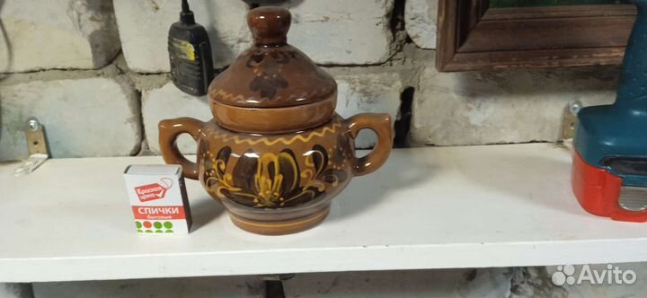 Глиняный Чайник, кувшин и Кружки