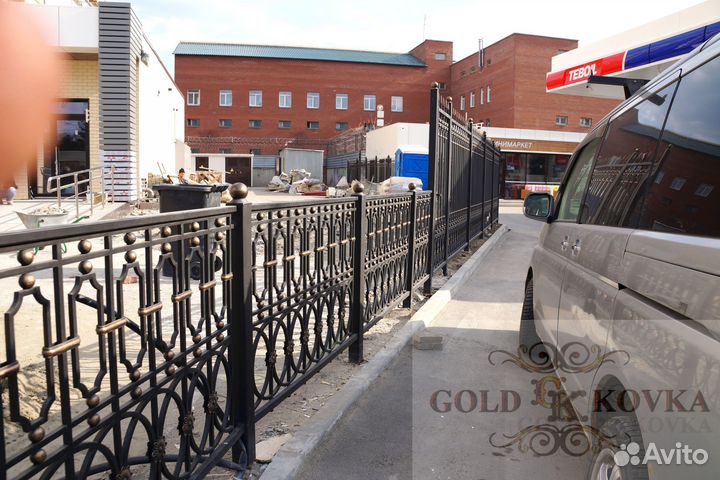 Кованный забор, калитка