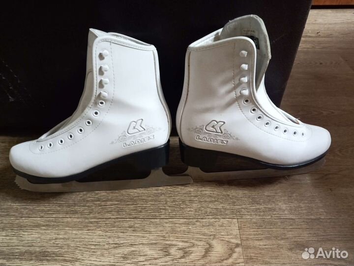 Коньки фигурные р. 37