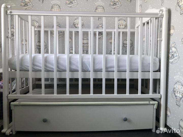 Кроватка маятник +бортики +постельное для мальчика