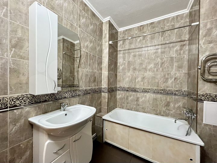 2-к. квартира, 100 м², 7/16 эт.