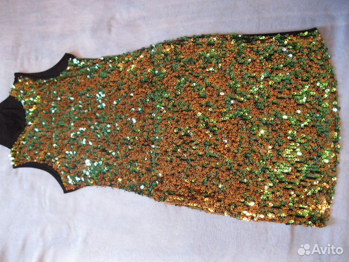 Платье с пайетками нарядное 42 44