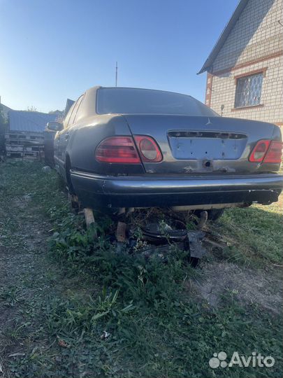 Mercedes-Benz E-класс 2.2 AT, 1999, битый, 650 км