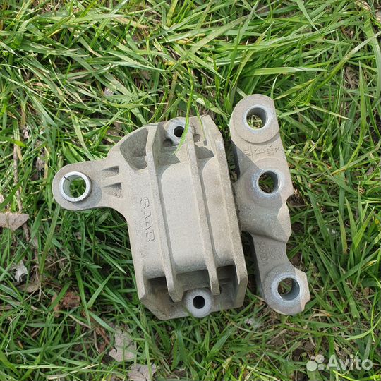 Опора верхняя правая saab 12783141