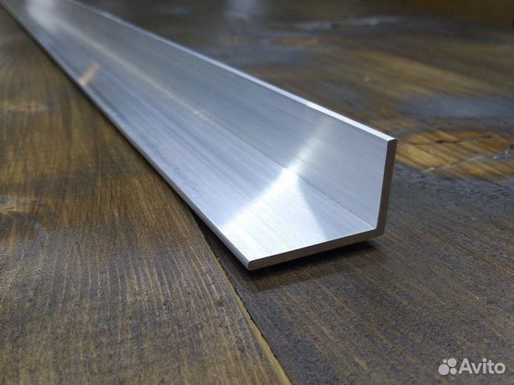 Уголок алюминиевый 10x20 мм