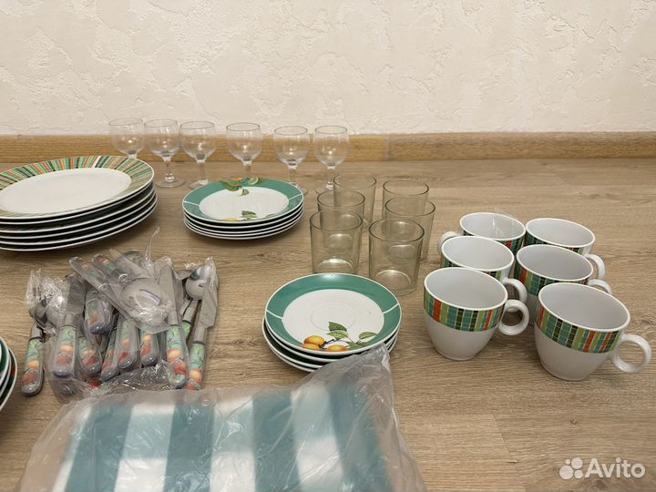 Набор столовой посуды новый на 6 персон