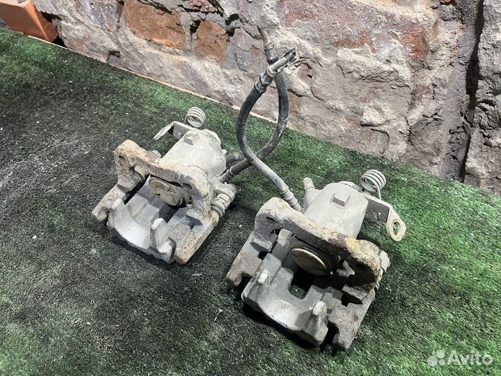 Задние суппорта с скобой Volkswagen Golf 4,Bora