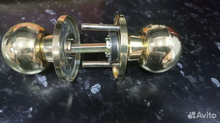 Дверная ручка межкомнатная с защелкой