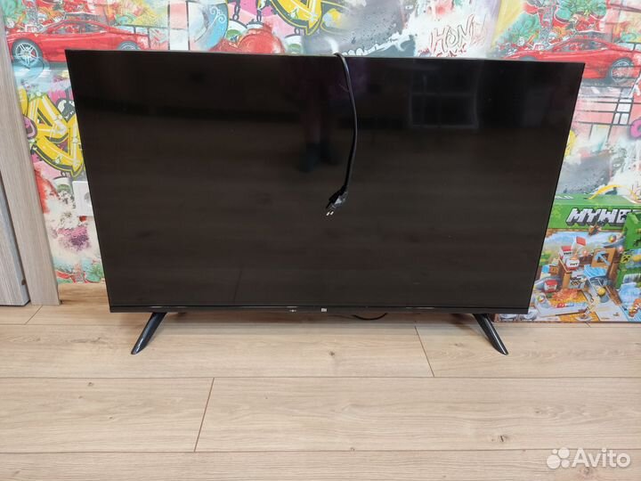 Телевизор б/у разбит MI LED TV
