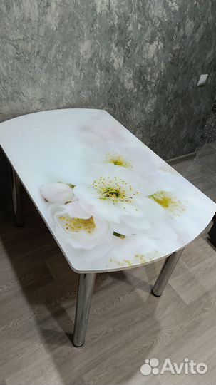 Продам обеденный стол