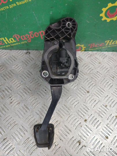 Педаль сцепления Volkswagen Tiguan внедорожник