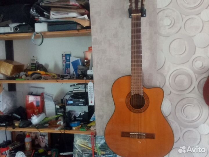 Акустическая гитара
