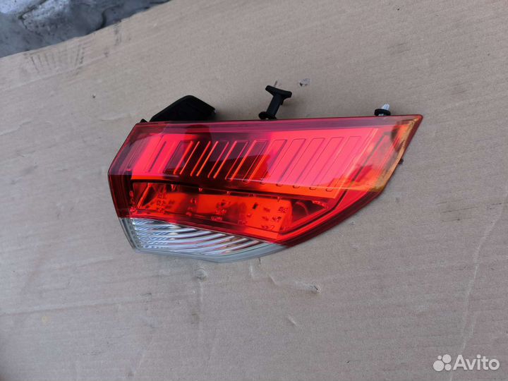Фонарь задний правый на крыло рено лагуна 3 хэчбек