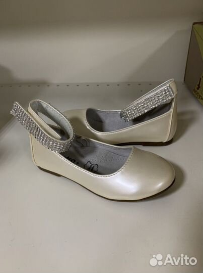 Туфли для девочки новые