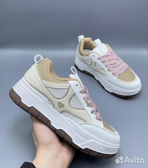 Кроссовки женские