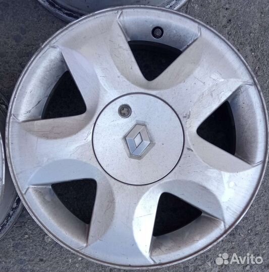 Литые диски R15 на Renault Sandero