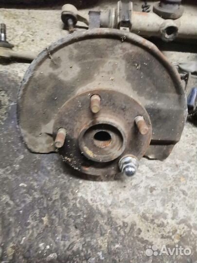 Правая цапфа кулак Митсубиси Аутлендер I