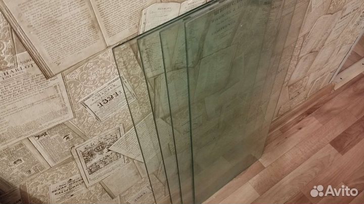 Стеклянные посудные полки