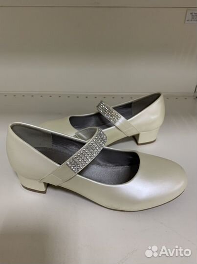 Туфли для девочки новые