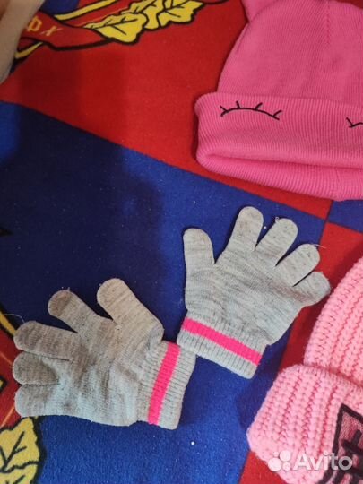 Продам шапки на девочку, 6-7 лет