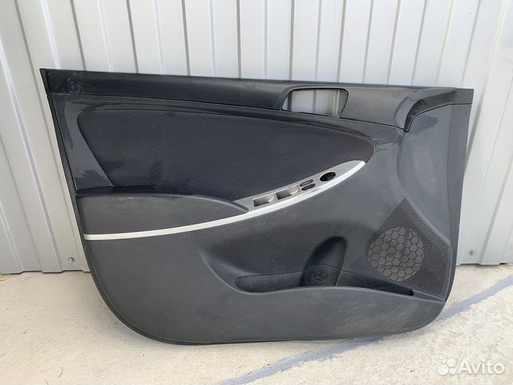 Обшивки дверей задние Hyundai Solaris 1