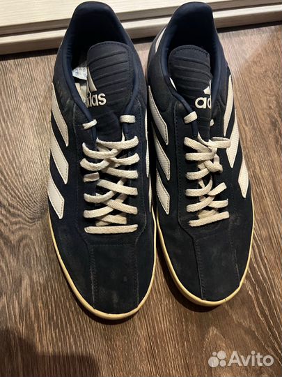 Целые. Почти не носили