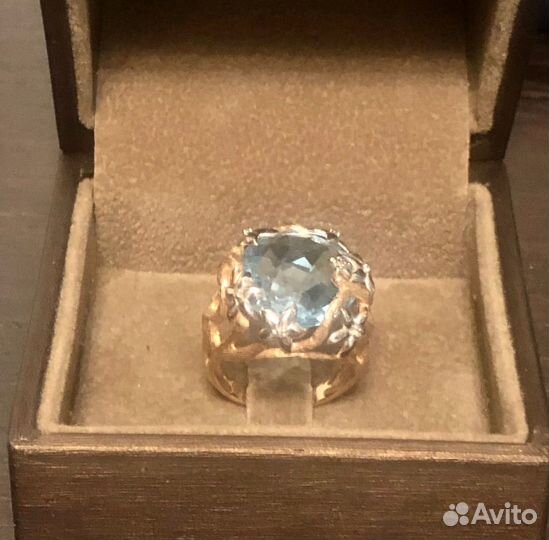Золотое кольцо с топазом и бриллиантами