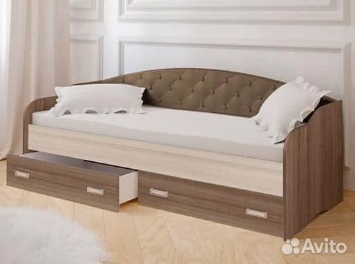 Кровать с мягкой спинкой и ящиками. В наличии