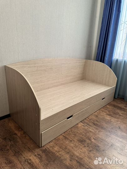 Кровать
