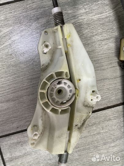 Стеклоподъемник правый Фольксваген Гольф 5