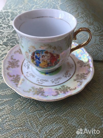 Чайные чашки с блюдцами