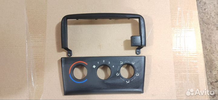 Накладка блока отопителя, рамка магнитолы