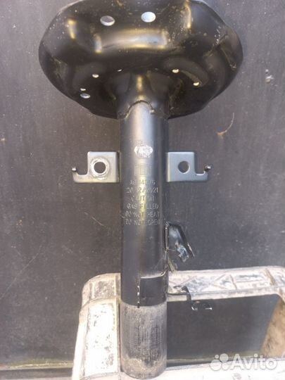 Стойка передняя правая Nissan Qashqai