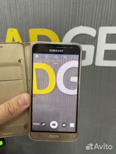 Телефон Samsung j3 2016