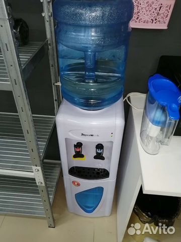 Кулер для воды напольный