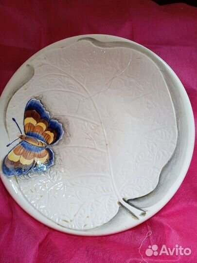 Тарелка бабочка на листике