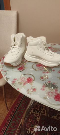 Кроссовки женские 38 размер новые утеплённые