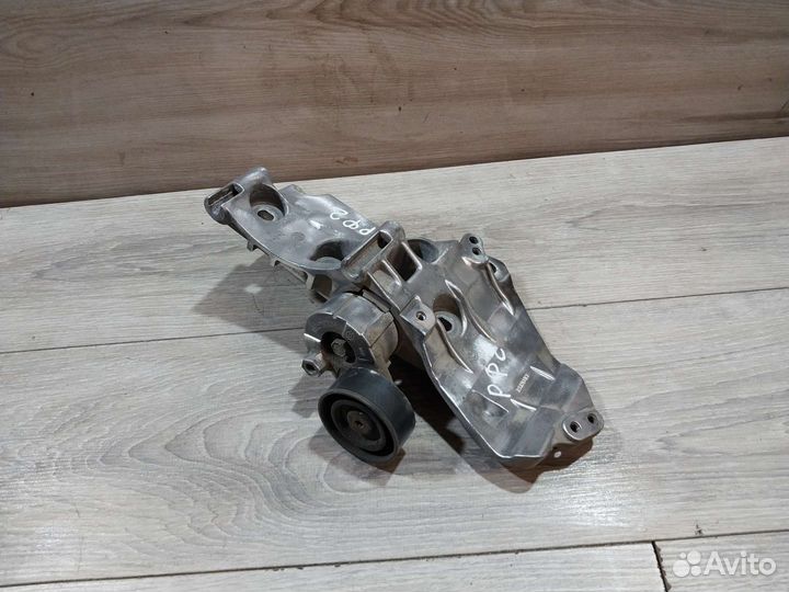 Кронштейн генератора Renault Fluence Megan 3