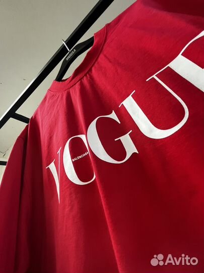 Футболка Balenciaga Vogue