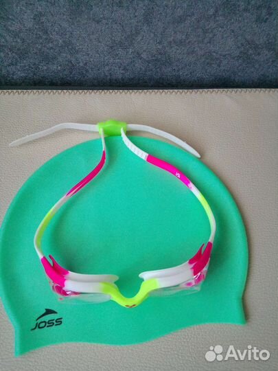 Очки и шапочка для плавания