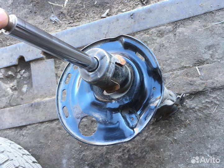 Амортизатор Лексус RX Тайота Рав 4