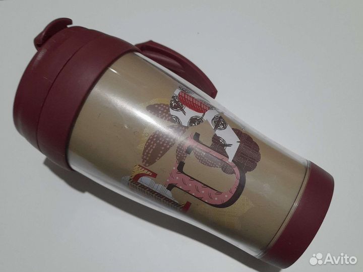 Пластиковая кружка с крышкой