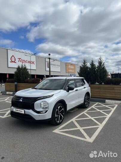 Mitsubishi Outlander 2.5 CVT, 2022, 45 000 км