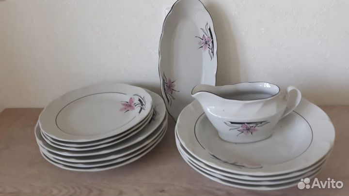 Тарелки, соусник, селедочница Рига