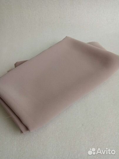 Креп (отрез ткани) серо-бежевого цвета