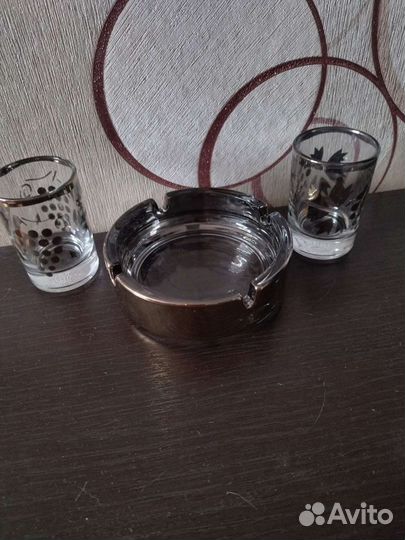 Пепельница с рюмками