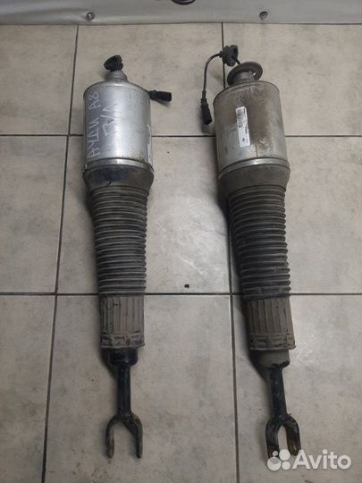 Пневмоамортизатор подвески передний левый Audi A8