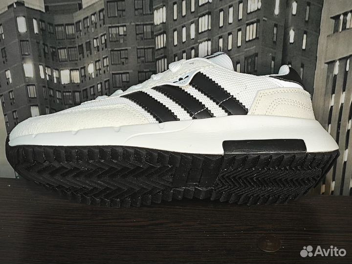 Кроссовки adidas женские белые