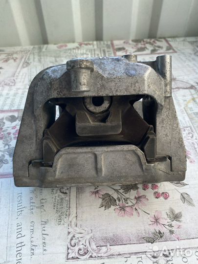 Опора двигателя VAG 1K0 199 262 AJ