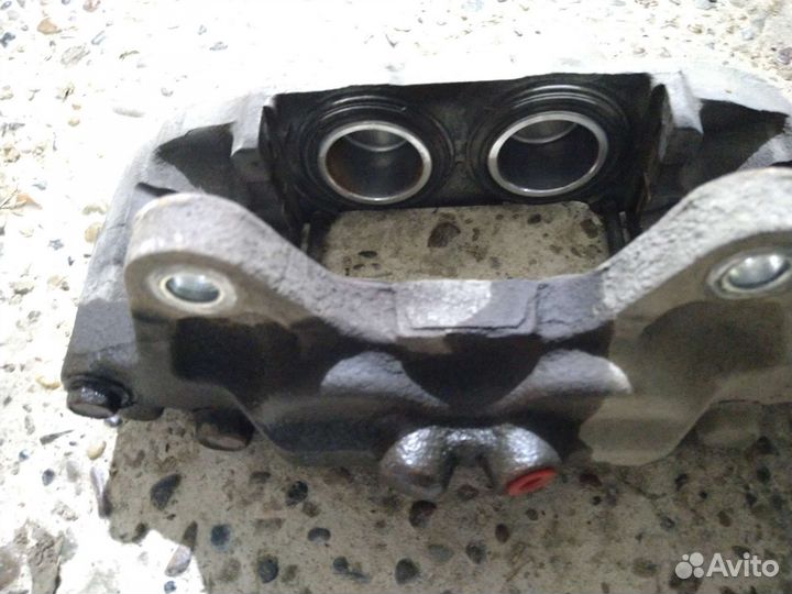 Суппорта тормозные передние Прадо-150